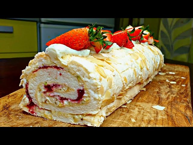 Легкий и классический рецепт меренгового рулета в домашних условиях